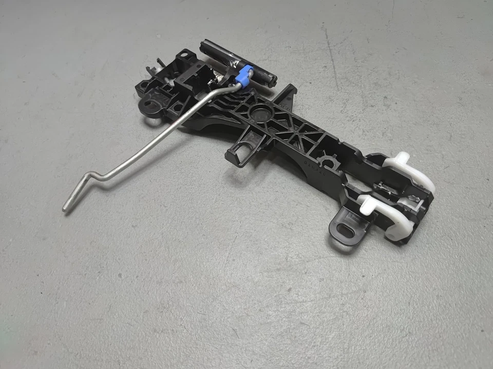 Soporte base manija exterior puerta conductor delantera Toyota Camry 2018-2025 OEM Foto 4 de 4