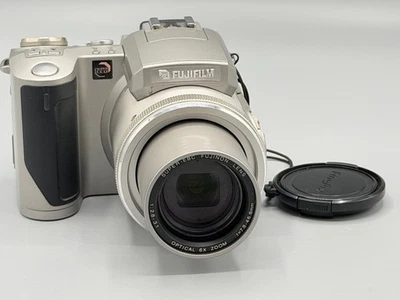FUJI FinePix 4900 Zoom Kamera Vintage Digitalkamera silber - Bild 1 von 4