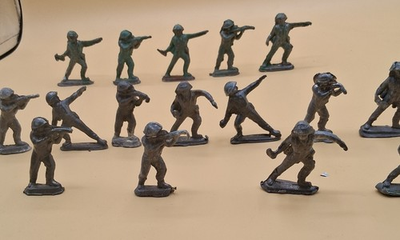 #ad Black And Green Lead Army Soldiers With Molding Tools. $19.99