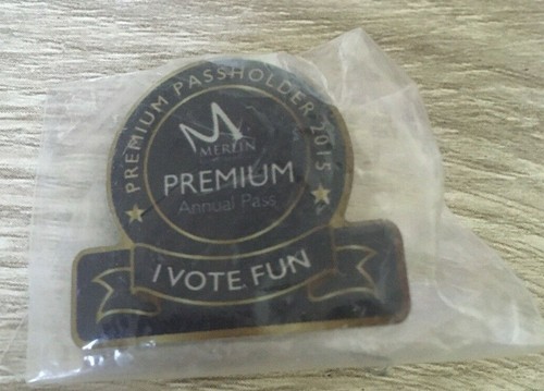 MERLIN PREMIUM ANNUAL PASS PASSHOLDER PIN BADGE 2015 RARE NEW - Picture 3 of 4