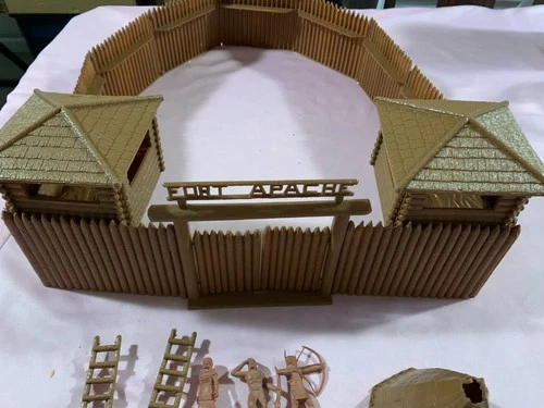 Marx Rin Tin Tin at Fort Apache #3657  Playset Stockade Walls & More B3