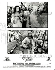 1995 Press Photo Director Renny Harlin & Stars on "Cutthroat Island" Movie Set
