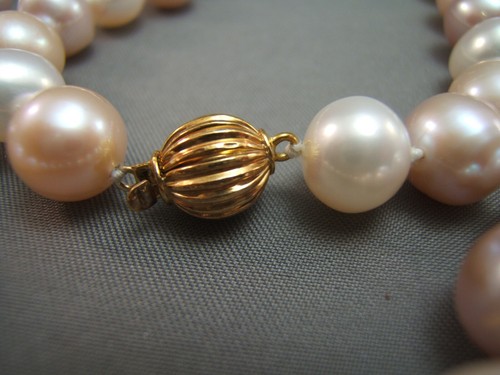 Solid 14k Yellow Gold Clasp Pink White 9mm Pearls Necklace 18"" - Picture 2 of 5
