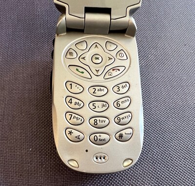 COLLECTIBLE Motorola i730 Nextel Flip Phone & Walkie Talkie