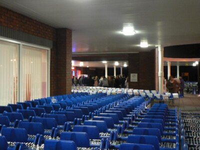 Foto 6x4 Trolleys am Tesco Eingang Christchurch \/SZ1592 The crowd of pe c2007