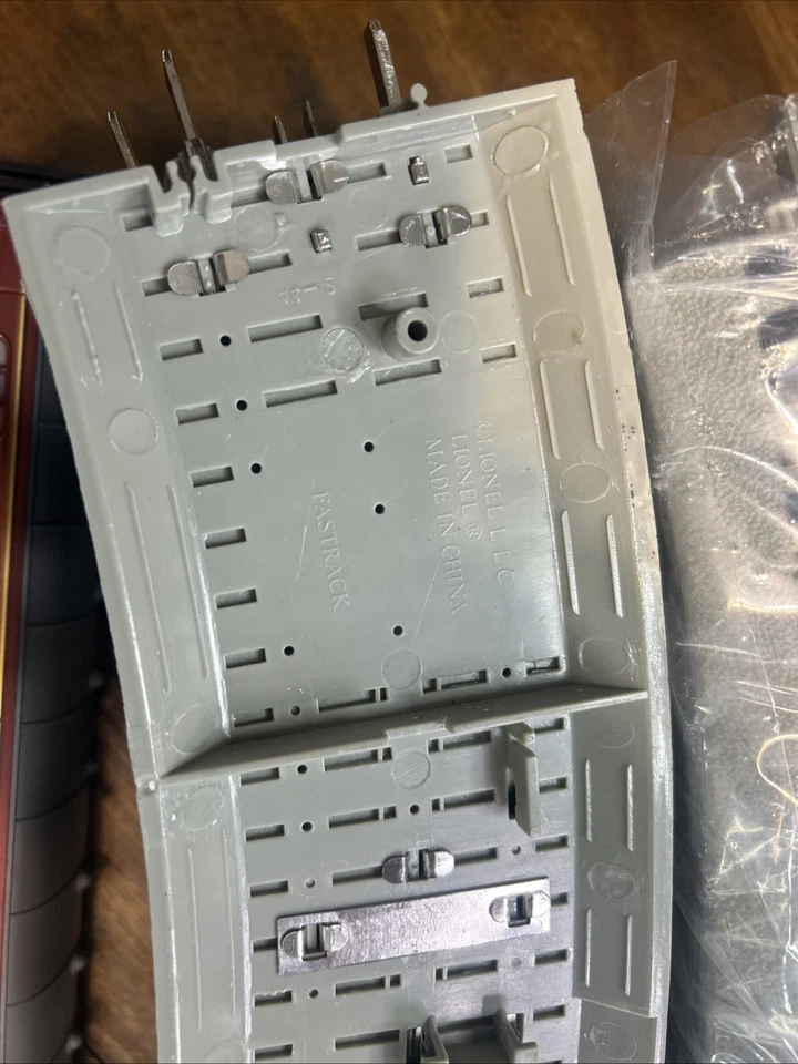 Lionel Hogwarts Express Train Set with Tracks and Remote Control - Image 3 of 4