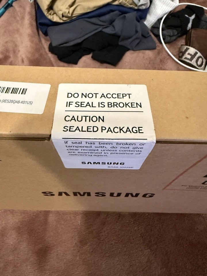 Samsung Plus Chromebook 12.2" (32GB eMMC, Intel Celeron, 1.50 GHz, 4 GB) Touch - Image 3 of 4