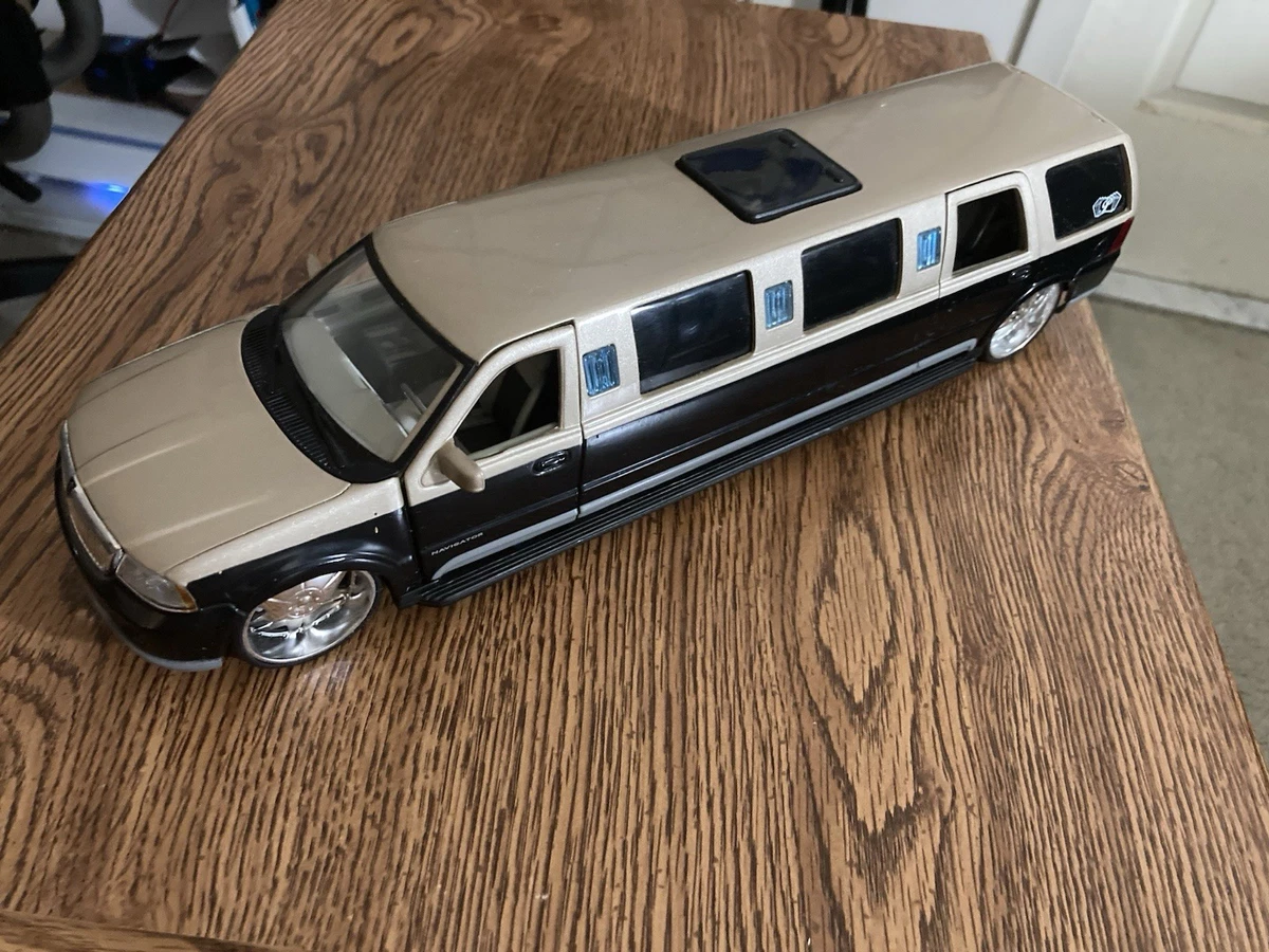 Maisto Lincoln 1:24 Diecast & Toy Vehicles for sale - eBay