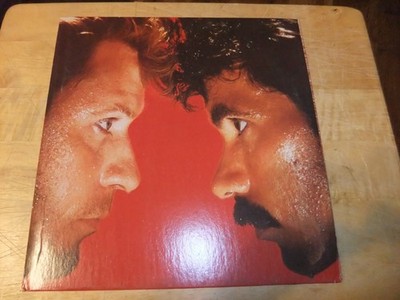 VTG 1982 Daryl Hall & John Oates H2O Vinyl Pop Rock 12'' NM/EXC COND MANEATER