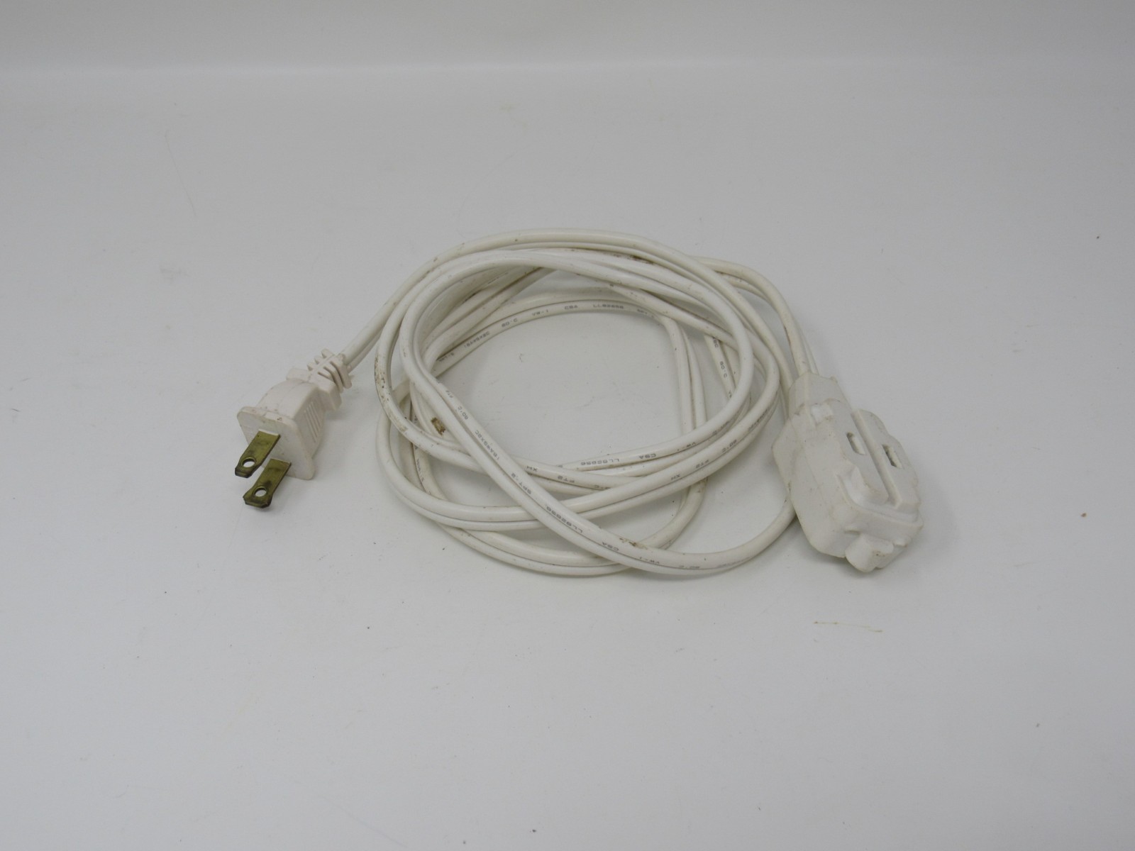 6ft White Extension Cord E143251 NEMA 1-15 3 Way Female Connector Interior