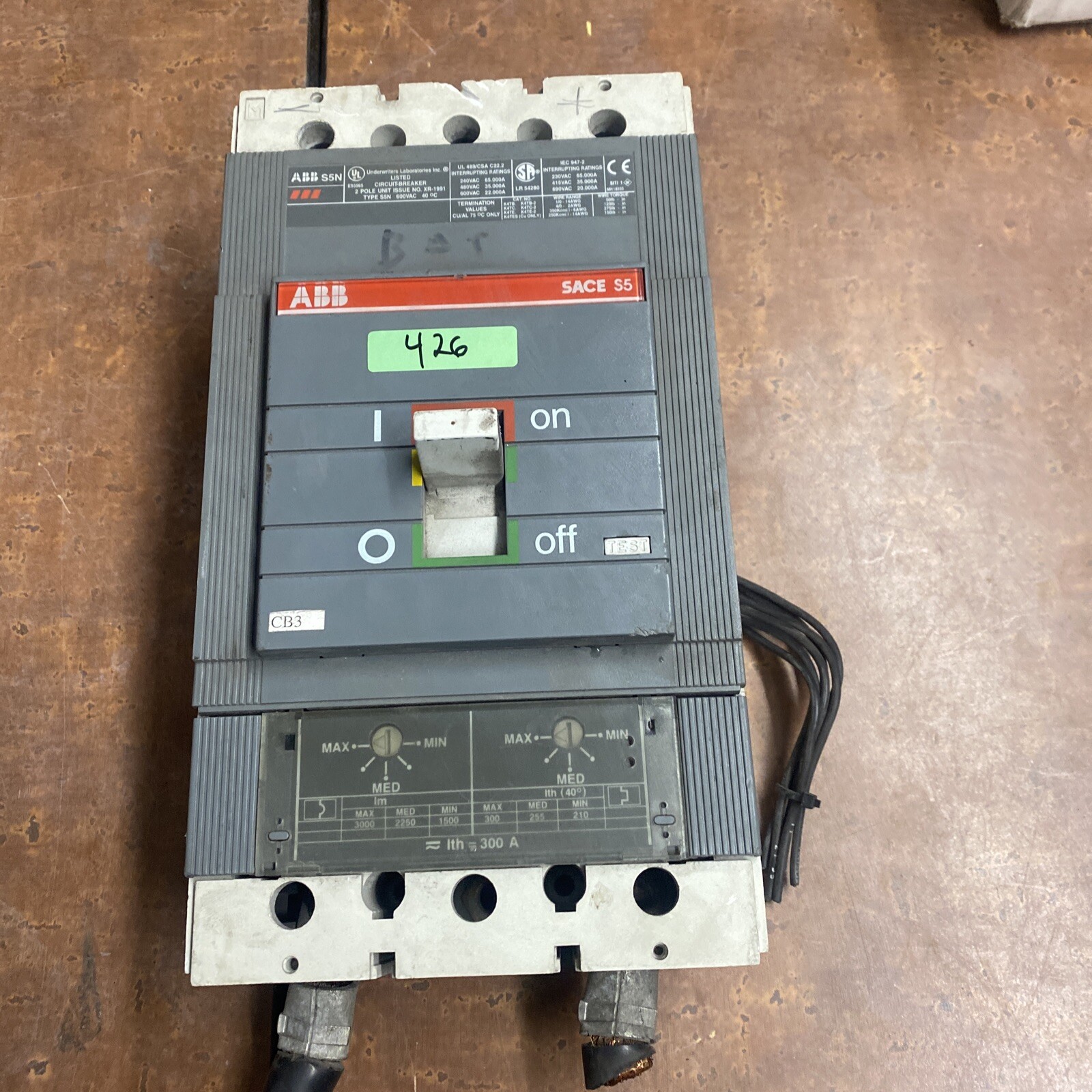 Abb Sace S5N, Circuit Breaker With Auxiliary Switch & Shunt Trip, 300A, 600Vac