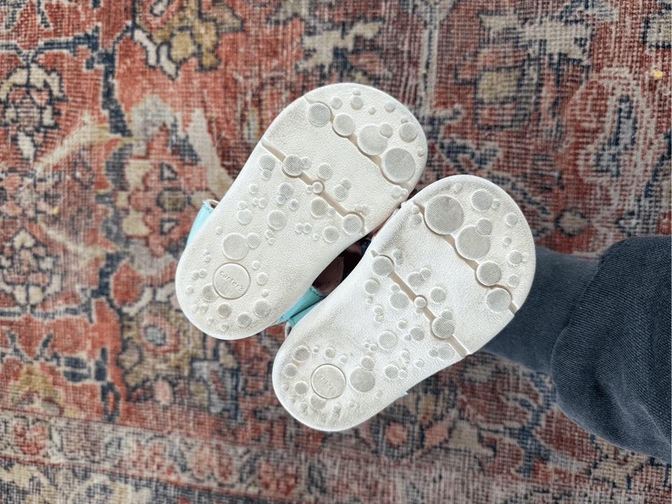 Sandalias Carter’s Cherry - Bebé Niña talla 3.5/4 Foto 2 de 3