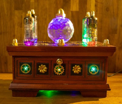 Captain Flynn's Electric Circus - Deep Space Homing Beacon Pluto - Steampunk Lampe