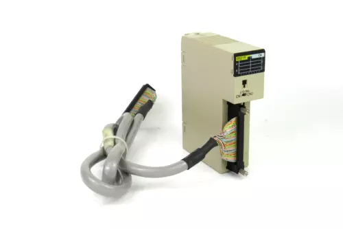 Omron C200H-OD219 Output Unit, 24V DC w/ XW2Z-100B Connection Cable
