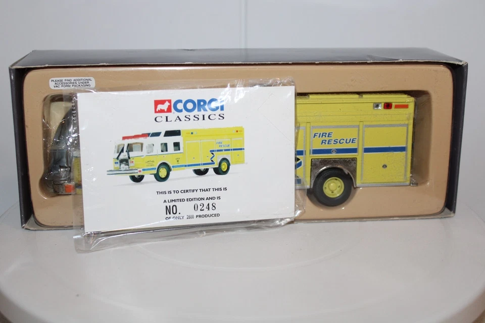 Corgi Classics 1998 #52203 E-One Cyclone II Rescue "Long Lake" ltd 0248 of 2800 - Image 2 of 4