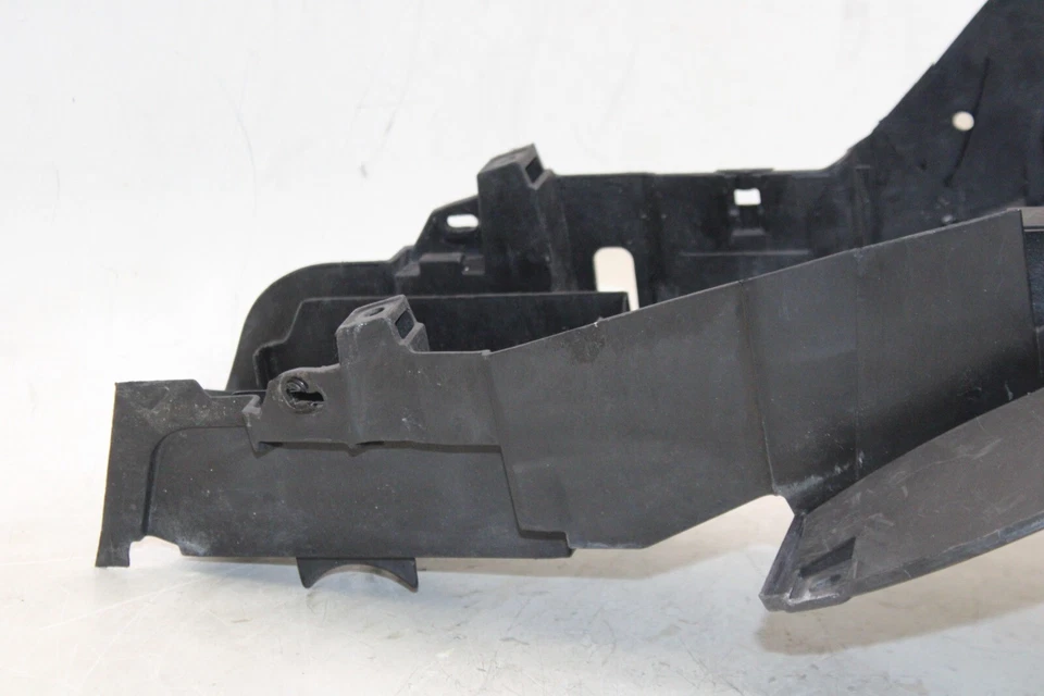 Triumph Daytona 600 2004 OEM trasero trasero trasero bandeja de batería plástico Foto 2 de 4