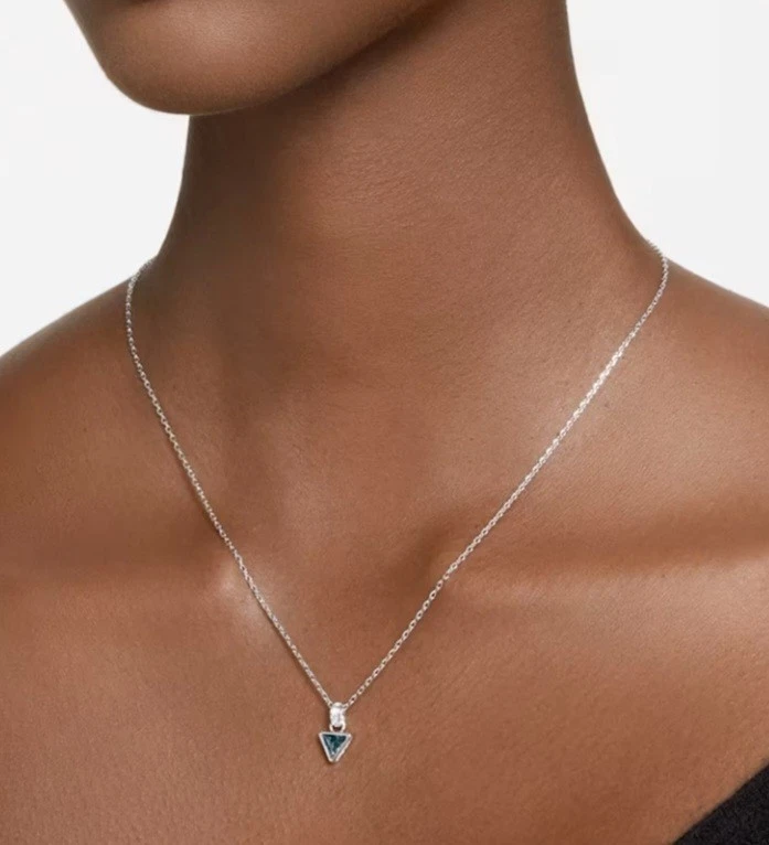 Collar Swarovski Cristal Croma Corte Triángulo Gris Rodio Chapado Cisne Firmado Foto 4 de 4