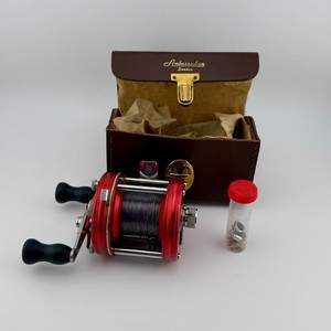 Moulinet Abu Garcia Ambassadeur 5000 pièces (C) - assemblage cadre rouge
