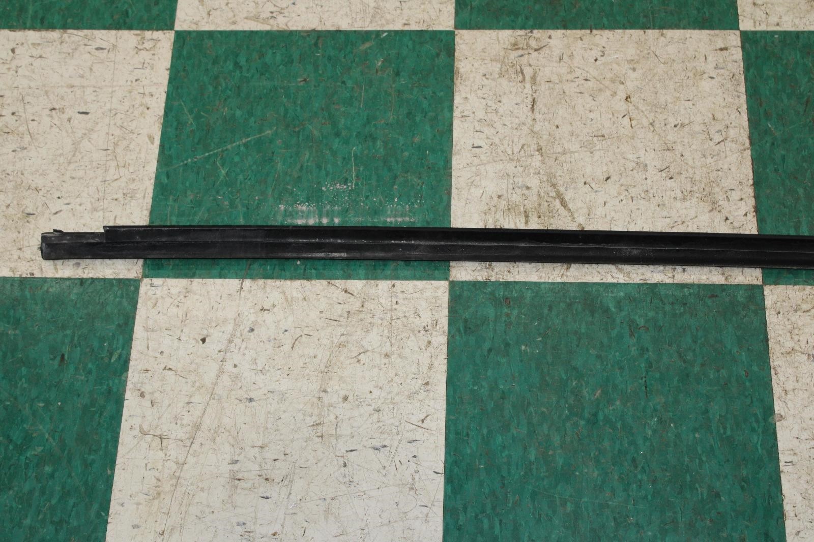 19-24 Continental GT Gtc Passenger RH Chrome Door Window Molding Seal Trim OEM