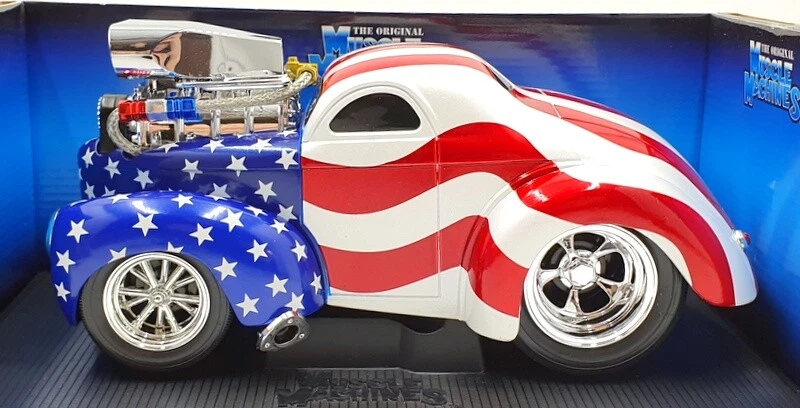 Muscle Machines 1/18 Scale Model 71166 - 1941 Willys Coupe - USA Flag - Image 3 of 4