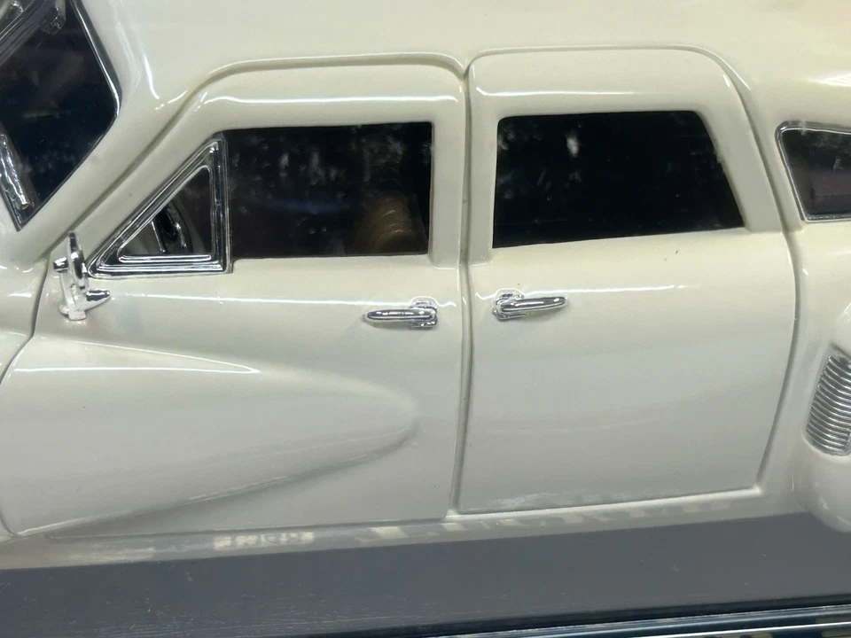 Road Legends 1948 Tucker White 1:18 Die Cast #92268 New - Image 4 of 4