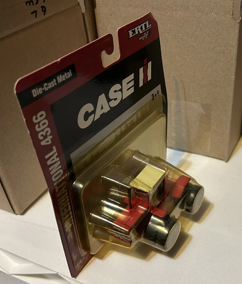 International Harvester 4366 4WD Tractor W/Duals 1/64 scale, ERTL, farm toys - Image 3 of 4