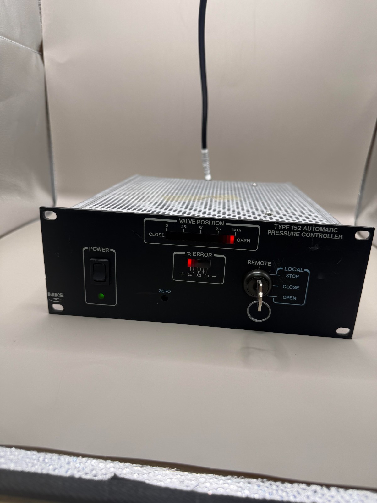 MKS Pressure Controller Type 152 Automatic. Comes With Keys And Power Cable