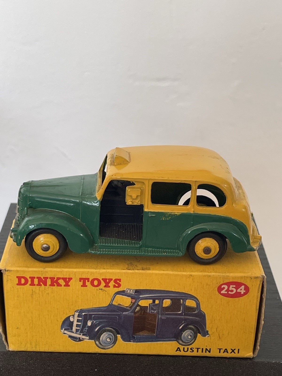 70s ENGLAND製　Dinky TOYS AUSTIN TAXI Dinky 40h, Austin Taxi - Free Price Guide & Review