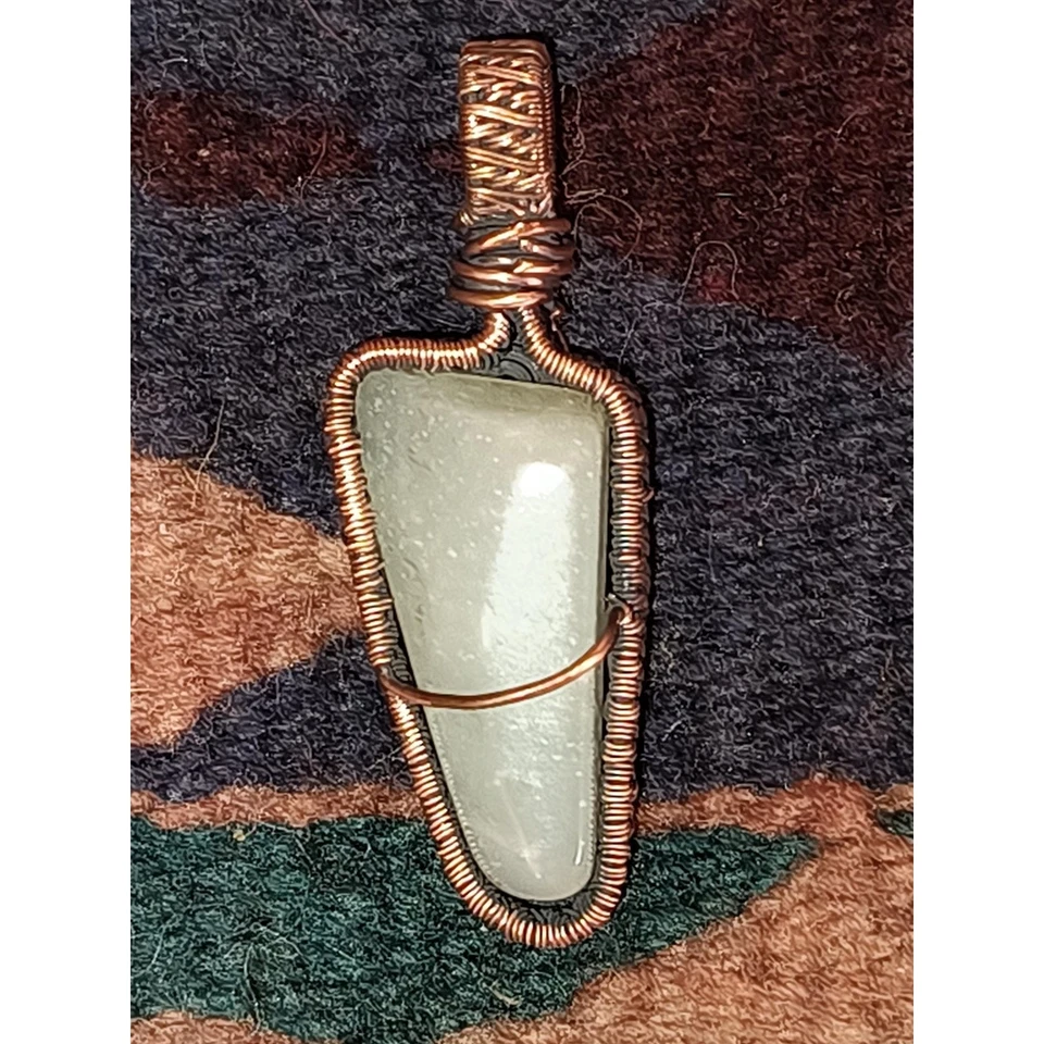 Collar colgante de cristal de piedras preciosas envuelto en alambre de cobre de alambre de jade Foto 3 de 4