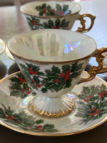1950s Ucagco Holly Berry Luster Gold Gilt Japan 4 Cup and Saucer Sets - Picture 2 of 2