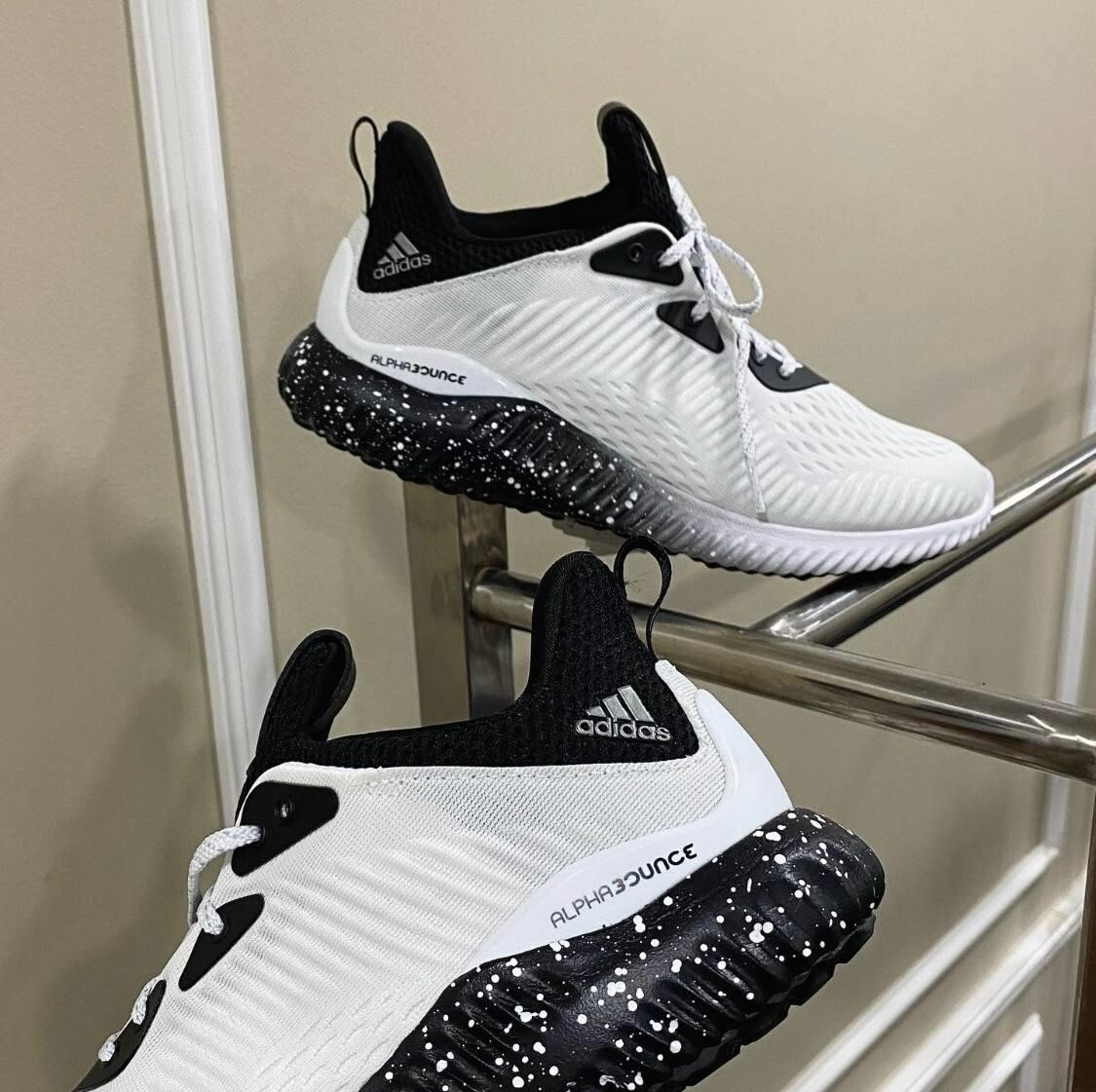 SP3白27.5 Size 10.5 - adidas Alphabounce 1 White Black Speckled for