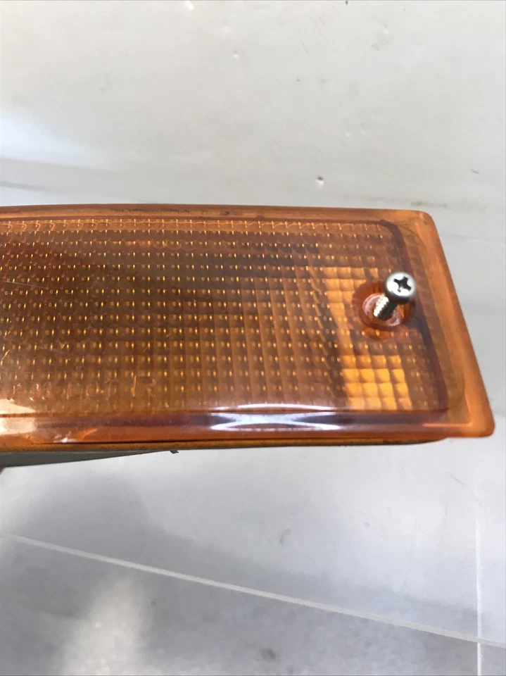 1991 Geo Storm Front Right Turn Signal Lens - Image 2 of 4