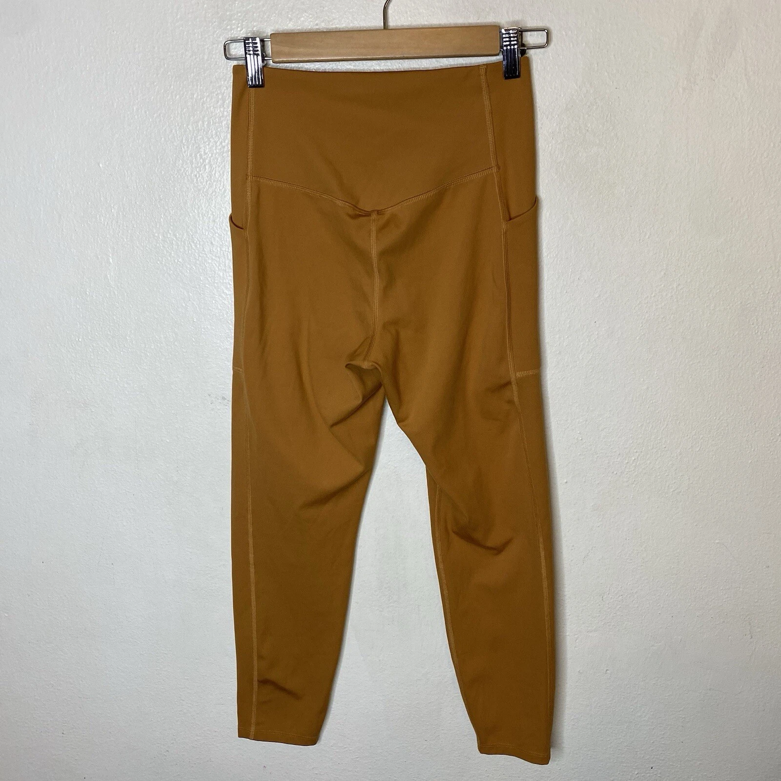 girlfriend-collective pocket cropped athletic leggings