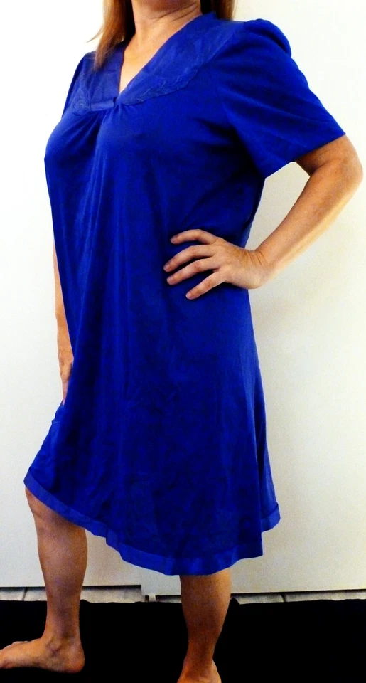 VASSARETTE VTG ELEGANT PURPLE NYLON EMBROIDERED SATIN COLLAR NIGHTGOWN L XL EVC - Image 3 of 4