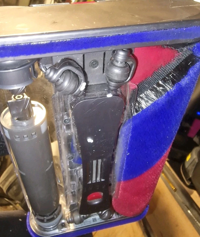 Dyson Omni-Glide Cordless Vacuum Cleaner Purple Not Working For Spare Or Repair - Image 4 of 4