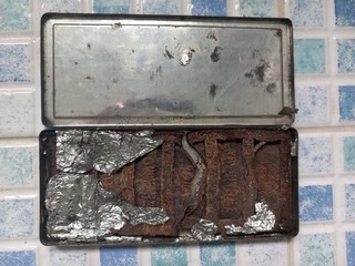 ^^ RARE 3 ROYAL ANTIQUE TINS INC A WHOLE BAR OF ORIG CHOCOLATE 1900