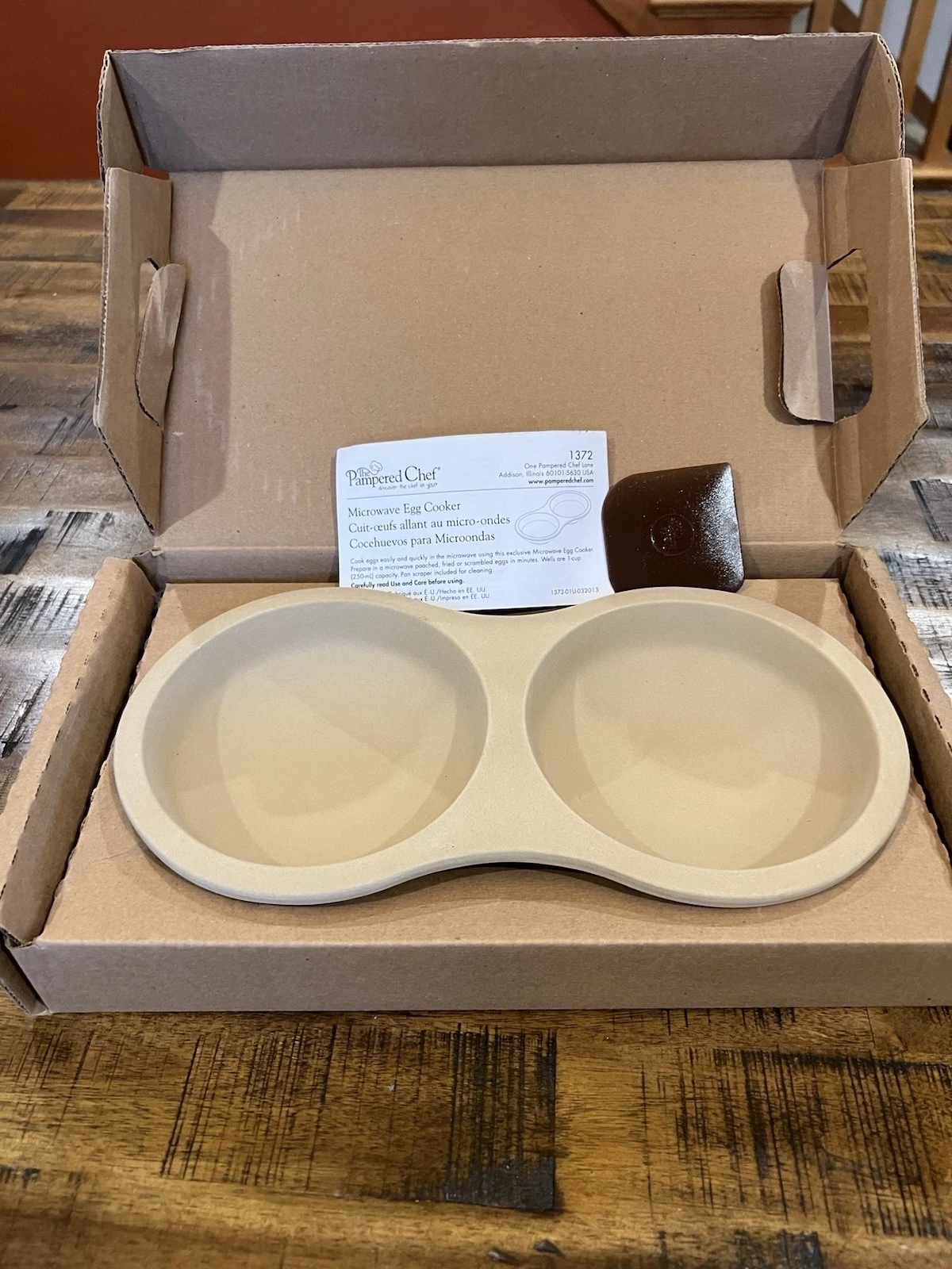 NIB Pampered Chef Microwave Egg Cooker #1372 Stoneware