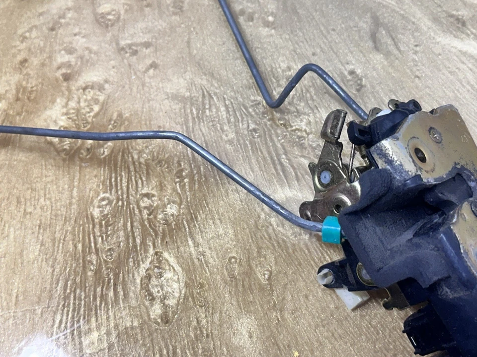 03-08 RAM 1500 2500 ATUADOR DE TRAVA DE PORTA DE MOTORISTA BOM FABRICANTE DE EQUIPAMENTO ORIGINAL 👍 - Imagem 3 de 4