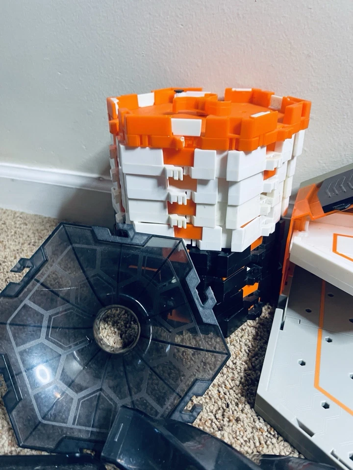 LARGE LOT HEXBUG Nano Hive Habitat Playset w/ Tracks & Accessories + 8 Bugs - Image 2 of 4