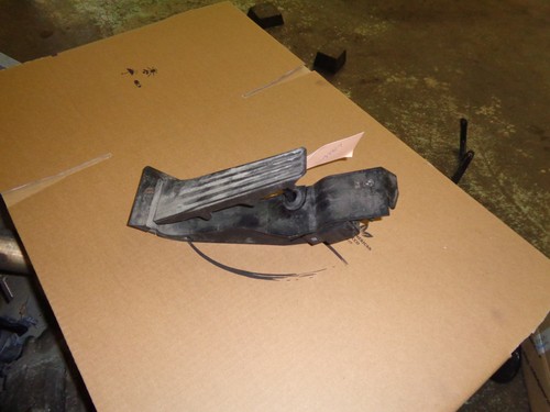 BMW 320d  E90 E91 Fahrpedalmodul Schaltgetriebe 6786286