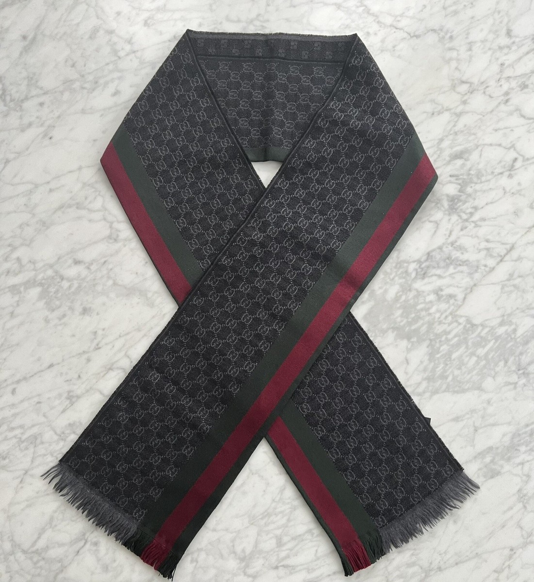 Gucci★素敵!Unisex BRW Web Amore Design Long Scarf Gucci GG Logo Wool & Silk Scarf in Charcoal with Classic Web