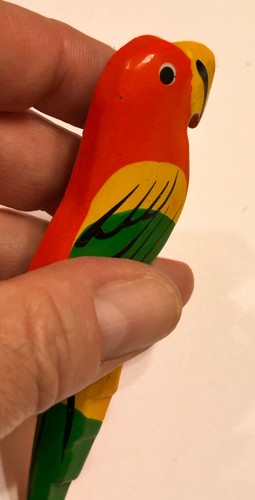 VTG Hand-Carved/Painted Scarlet Macaw Bird Brooch Pin Wood Lightweight Large 4" - Picture 5 of 17