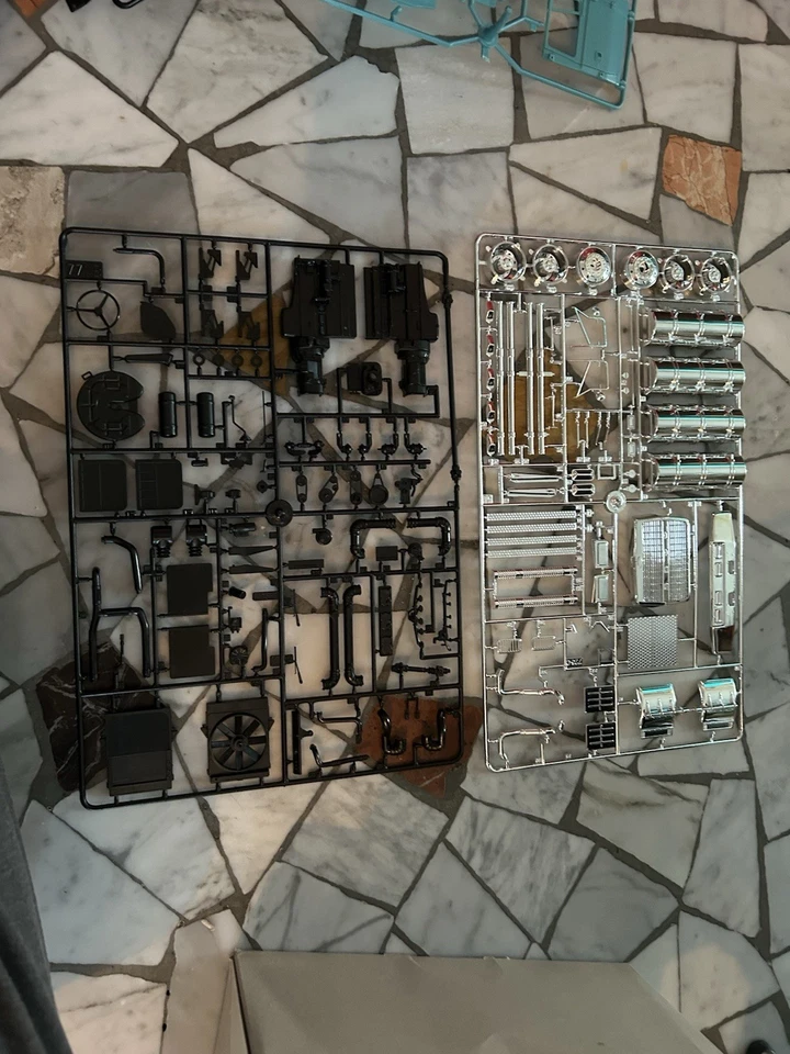 ITA728 Italeri Ford 9000 LTL 1/24 Modellismo U.S. Truck Camion - Immagine 4 di 4