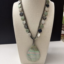 Beautiful Women  s Beaded Statement Necklace Mother Of Pearl Shell Pendent 18  