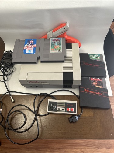 Nintendo NES Bundle Console Controller 4 Games Zapper RF Cable - No Power Cable - Foto 2 di 8