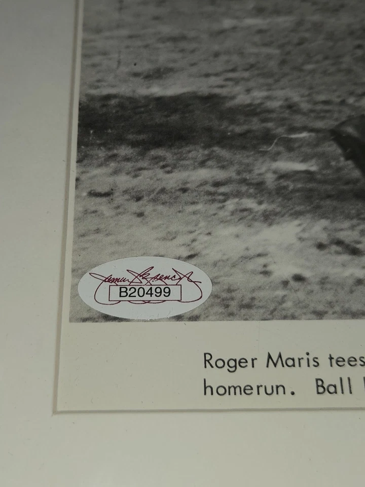 Roger Maris Signed Photo  8x10  Yankees Autograph JSA  CERTIFIED LETTER - Image 3 of 4