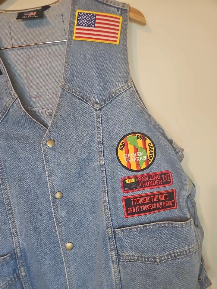 Chaleco de mezclilla vintage VFW - POW MIA y parches Rolling Thunder talla L Foto 3 de 4