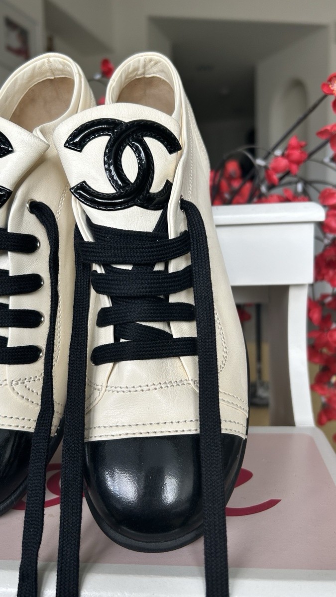 CHANEL Size 36.5EU Black Quilted Flap Turnlock Gold CC Logo Loafer
