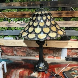 Anthony's Roadshow Stained Glass Style Table Lamp Pull Chain Metal Base Shade