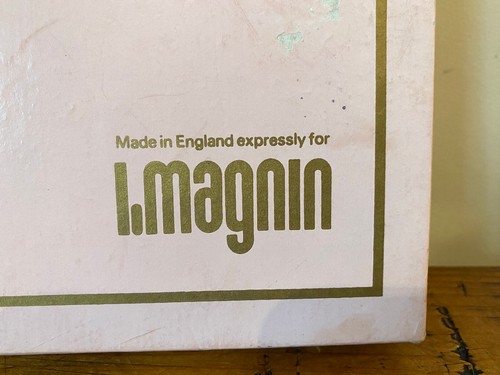 I.Magnin English Almond Oil Soap for Visitors, 6 soap cakes, Made by Bronnley - Picture 3 of 6